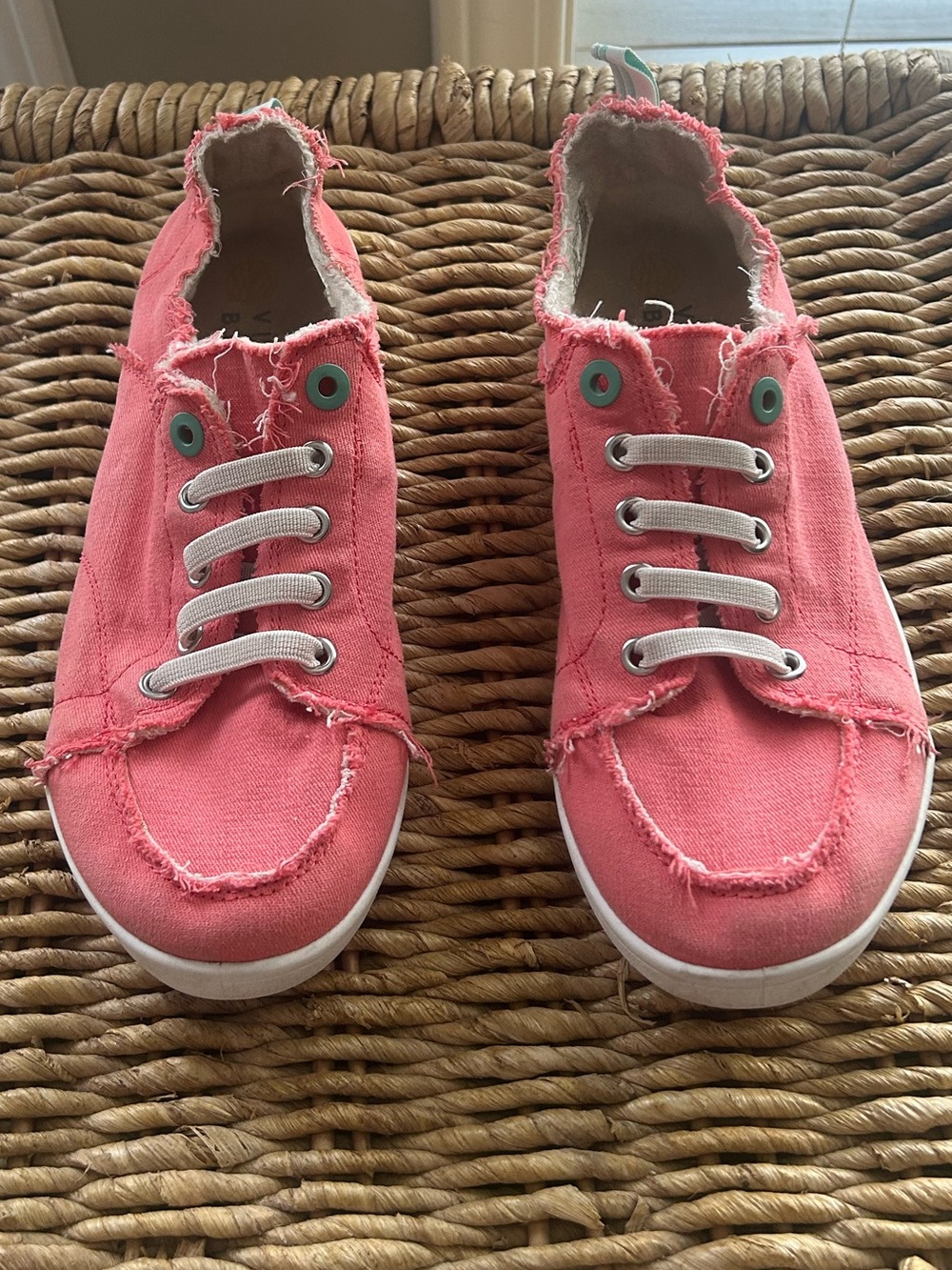 Vionic Beach Pismo Women’s Coral Pink Canvas Slip-On Sneakers Size 8.5